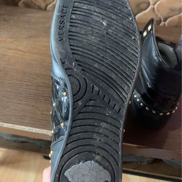 10000% authentic. Size 8.5 , Versace high top. Limited edition - Picture 5 of 5